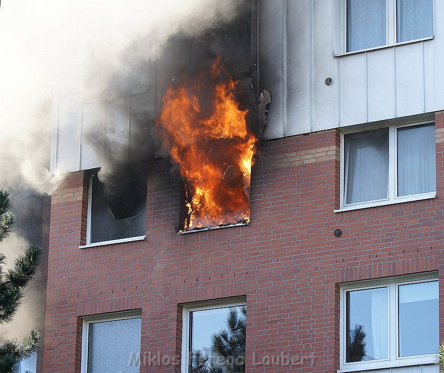 Feuer 3 Vollbrand Kueche Koeln Bucheim Modemannstr P540.JPG